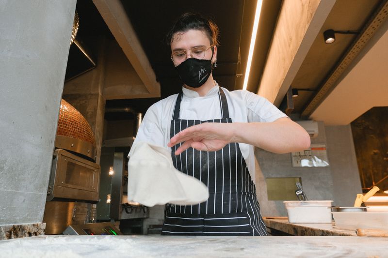 luce pizza team preparing food together